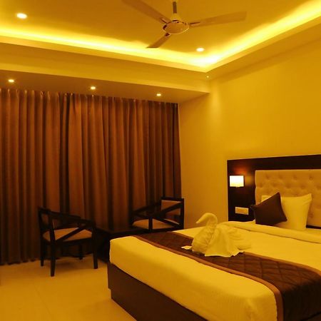Отель Vsr Grand Madanapalle Экстерьер фото