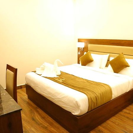 Отель Vsr Grand Madanapalle Экстерьер фото