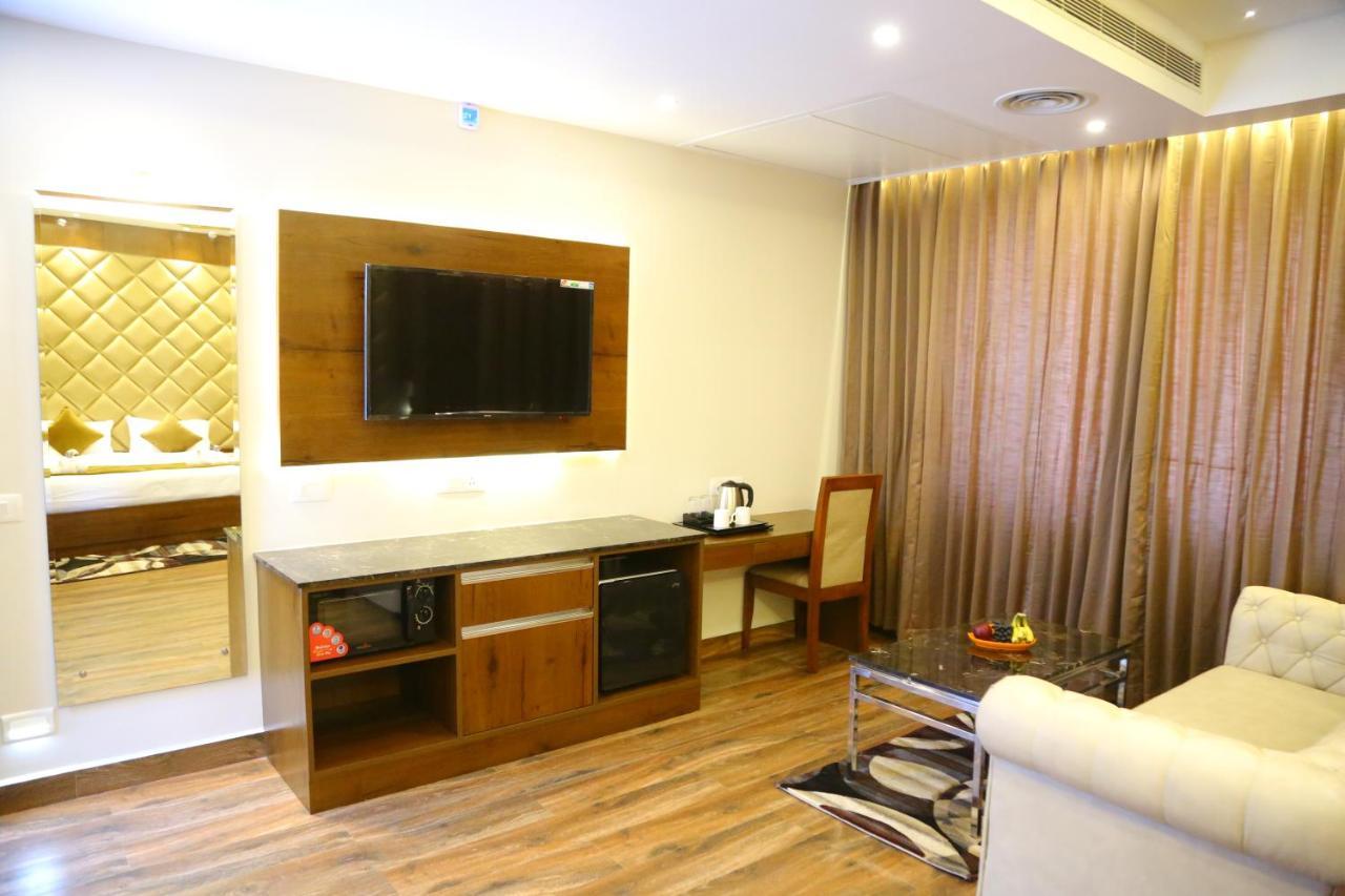 Отель Vsr Grand Madanapalle Экстерьер фото