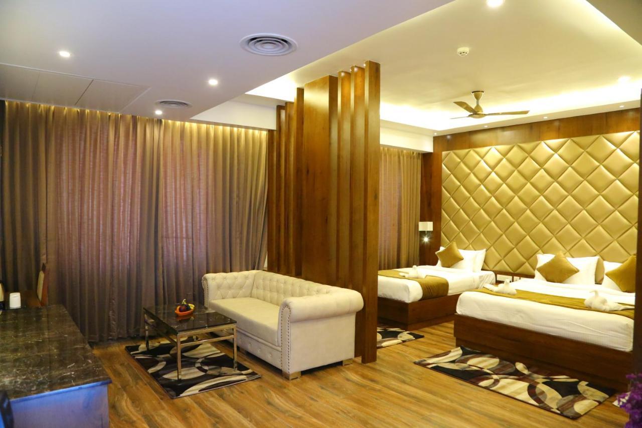 Отель Vsr Grand Madanapalle Экстерьер фото