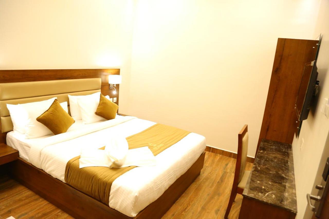 Отель Vsr Grand Madanapalle Экстерьер фото