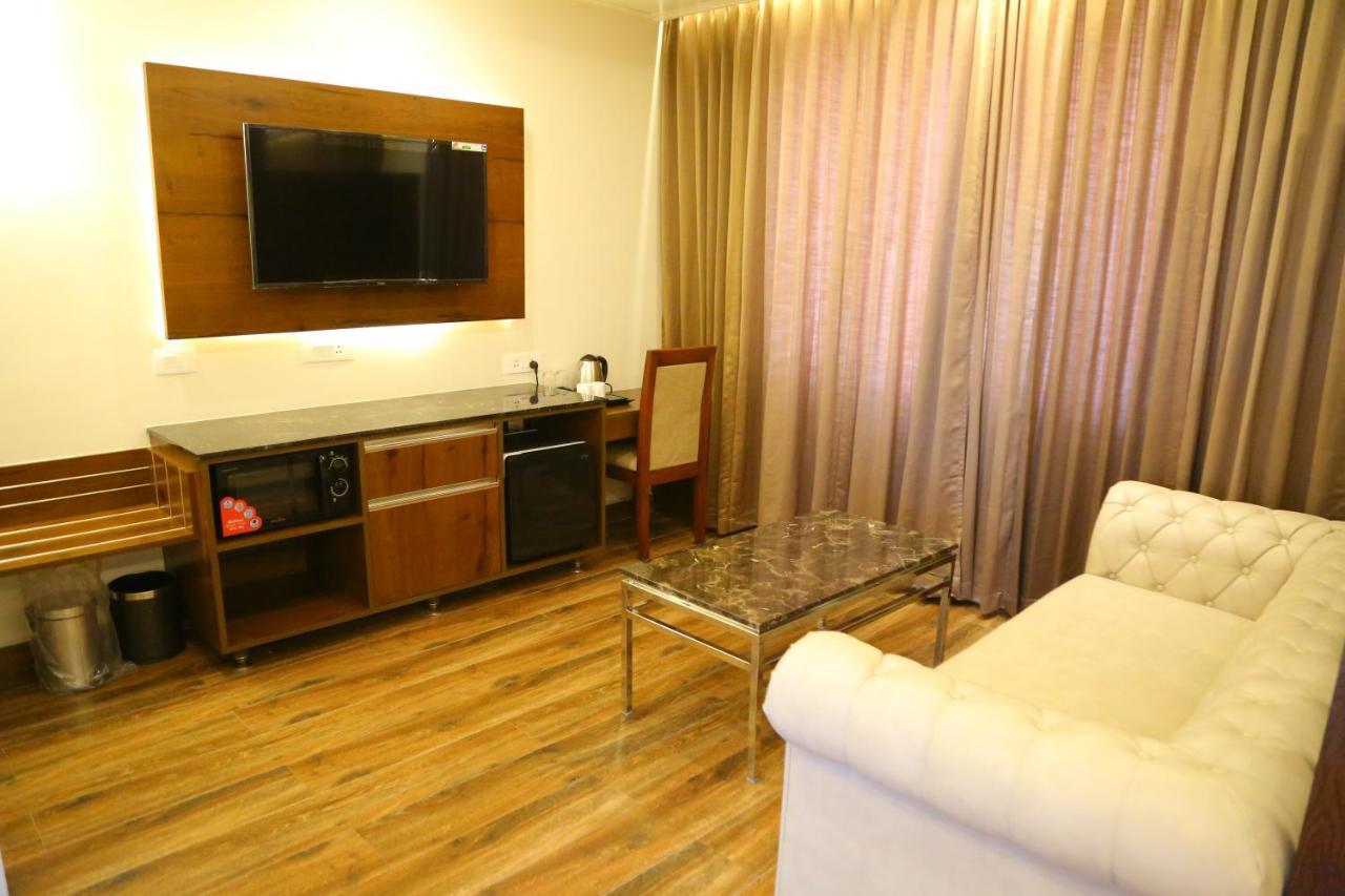 Отель Vsr Grand Madanapalle Экстерьер фото