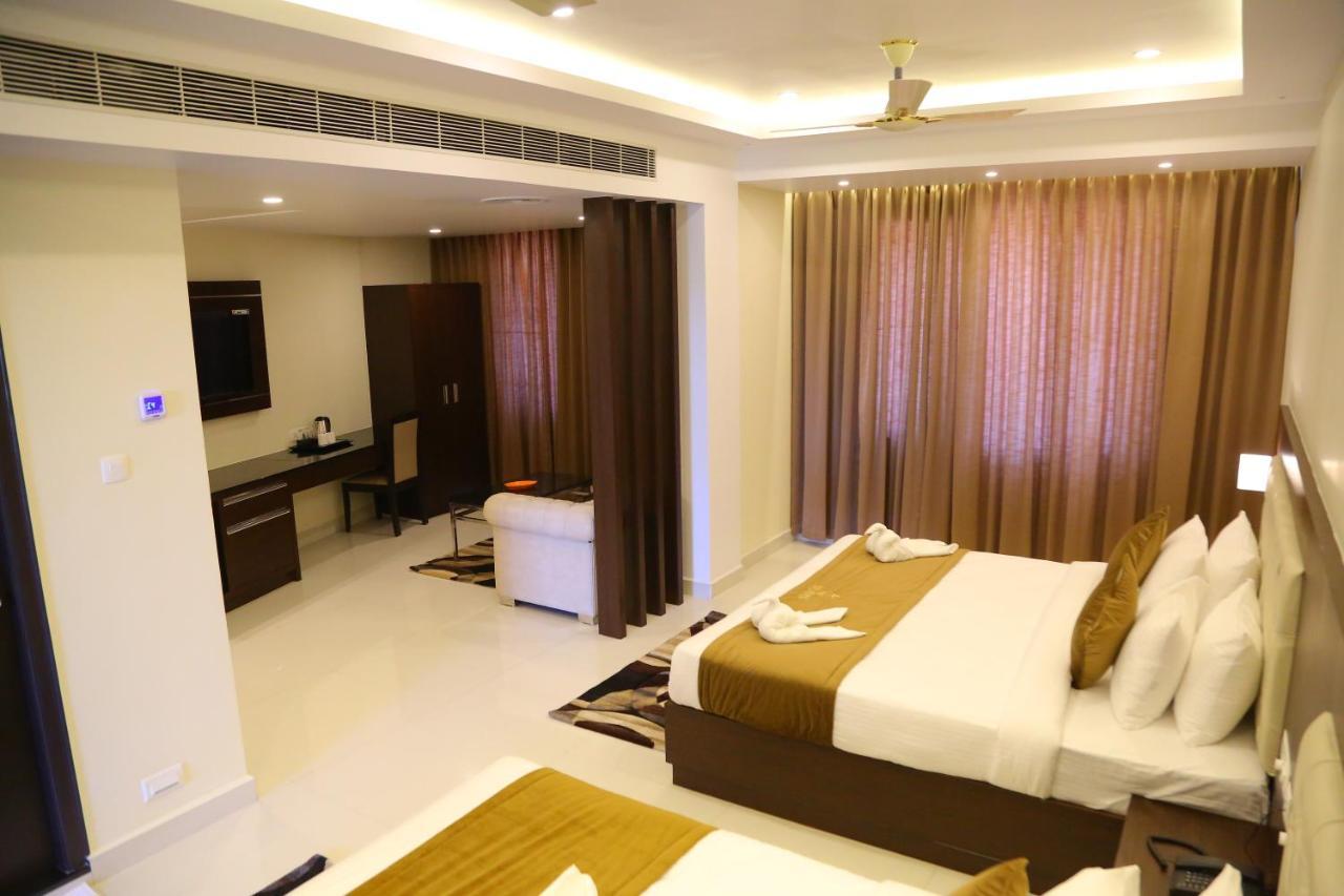 Отель Vsr Grand Madanapalle Экстерьер фото