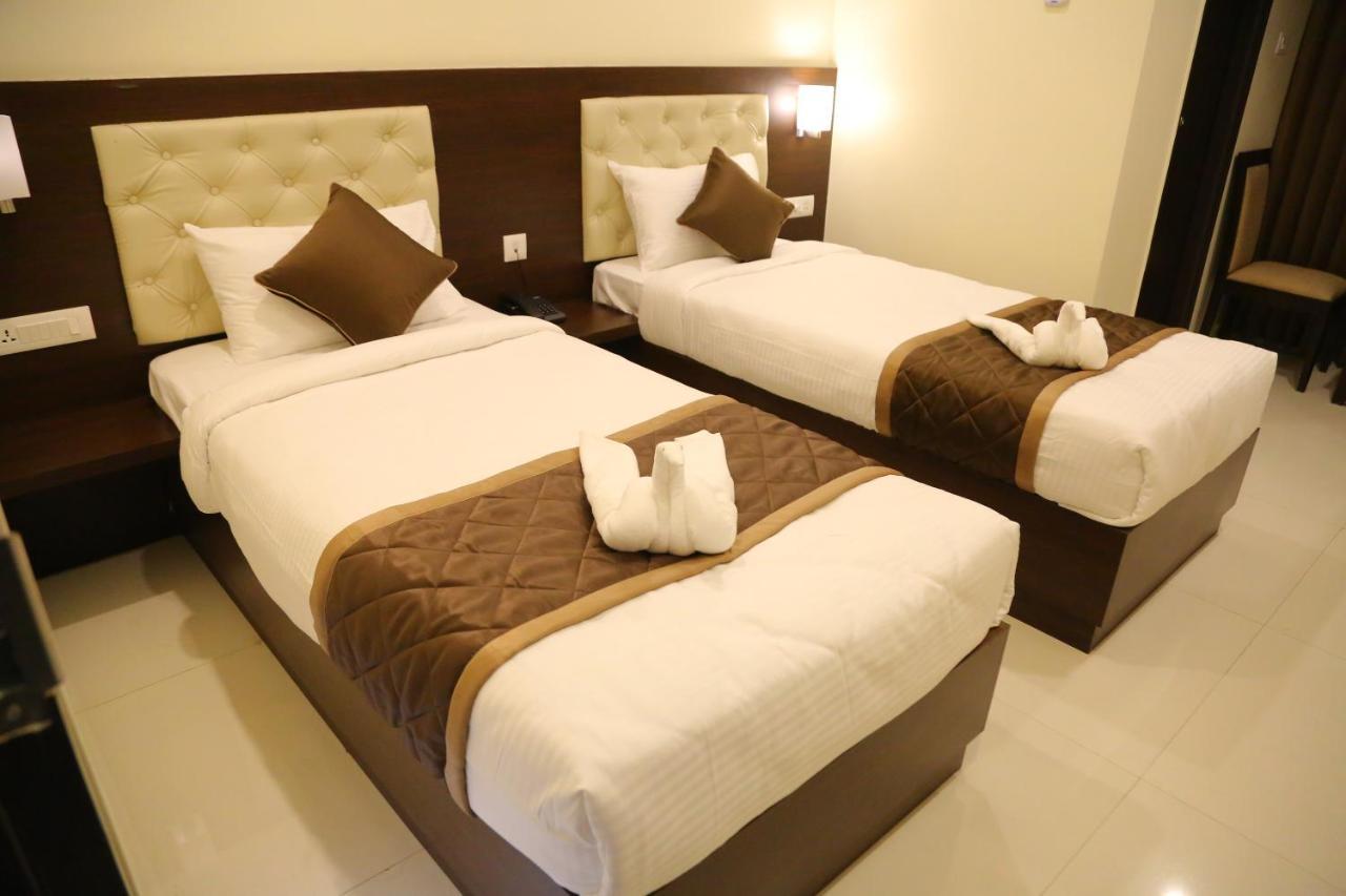 Отель Vsr Grand Madanapalle Экстерьер фото